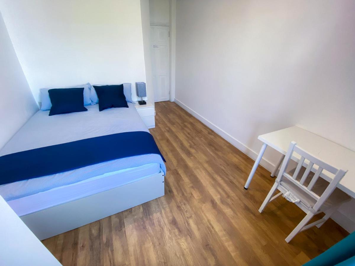 4 Bedroom House Parking & Garden Near Central