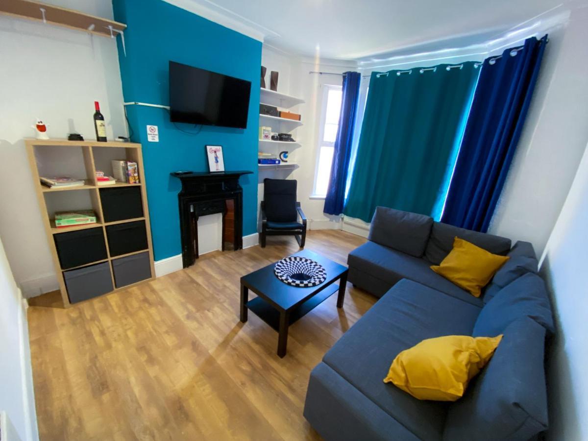 4 Bedroom House Parking & Garden Near Central * Londres