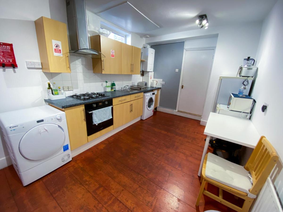 Сasa de vacaciones 4 Bedroom House Parking & Garden Near Central *