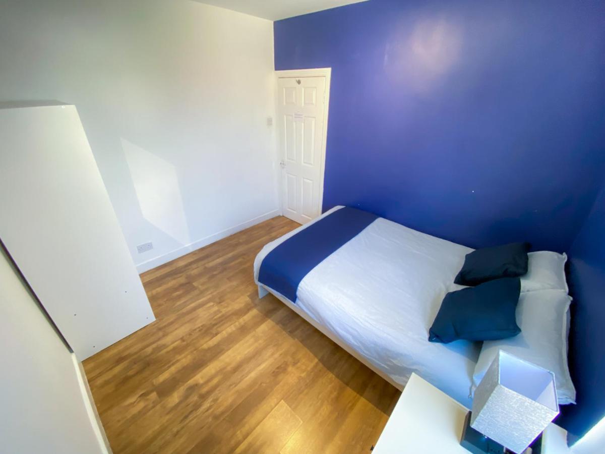 4 Bedroom House Parking & Garden Near Central Сasa de vacaciones Londres