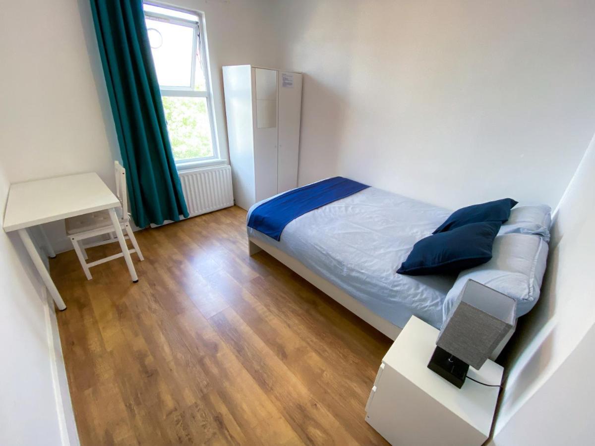 4 Bedroom House Parking & Garden Near Central Сasa de vacaciones *