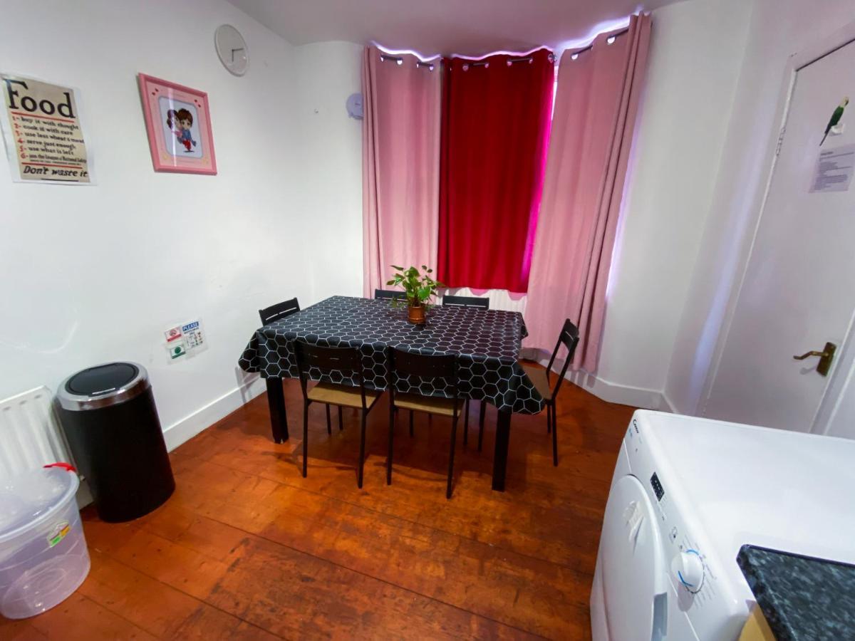 4 Bedroom House Parking & Garden Near Central * Londres