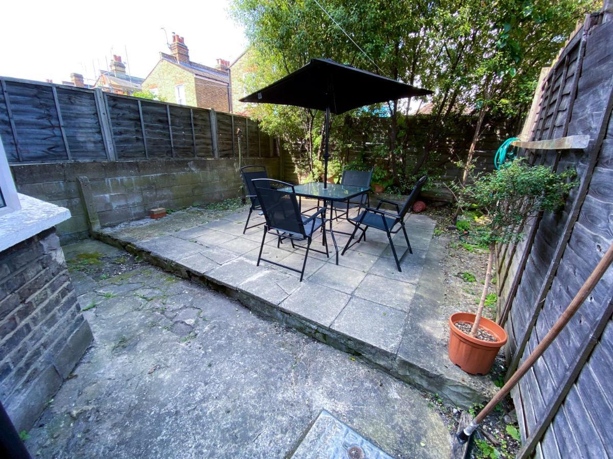 4 Bedroom House Parking & Garden Near Central Сasa de vacaciones Londres
