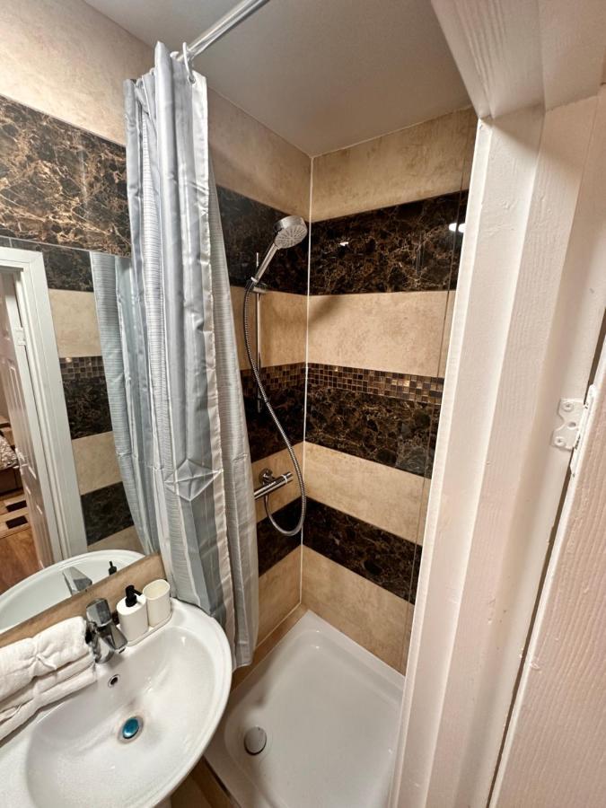 Gasthuis Canary Wharf Single Double And En-suite *