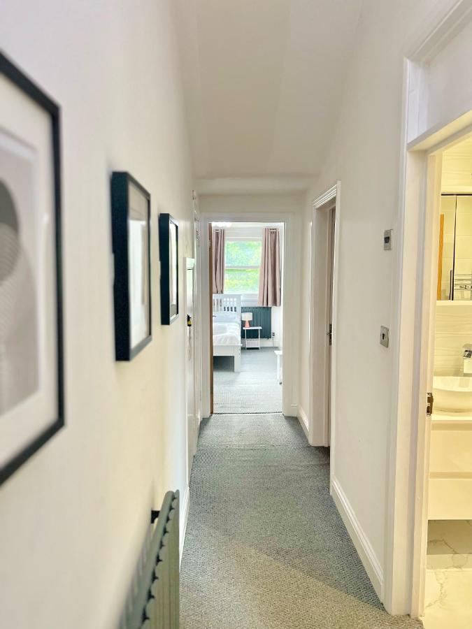 Stunning 2 Bed 2 Bath Luxury Apartment! London