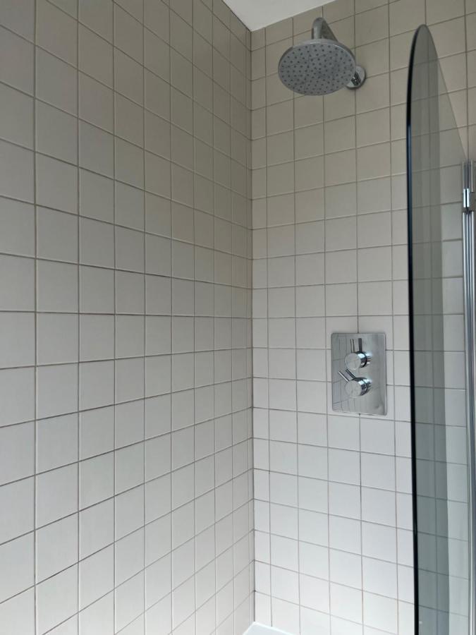 Bright And Stylish 2 Bedroom First Floor Flat