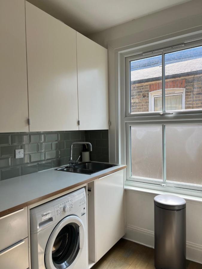 Bright And Stylish 2 Bedroom First Floor Flat