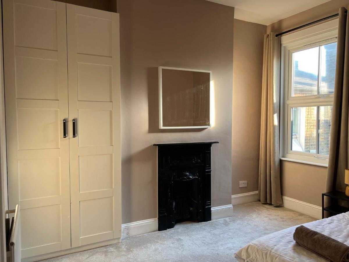 Bright And Stylish 2 Bedroom First Floor Flat