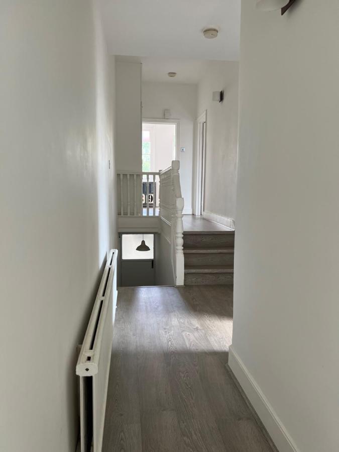 Bright And Stylish 2 Bedroom First Floor Flat Appartement *