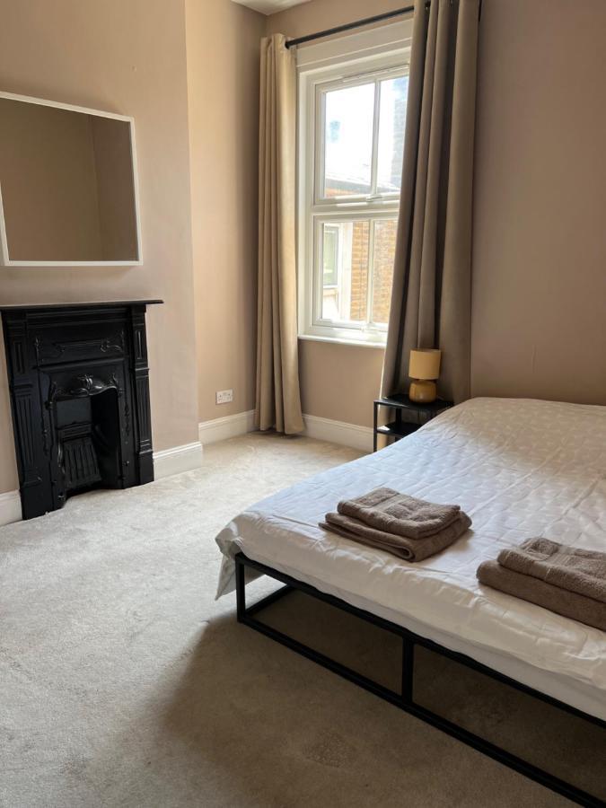 Bright And Stylish 2 Bedroom First Floor Flat * Londen