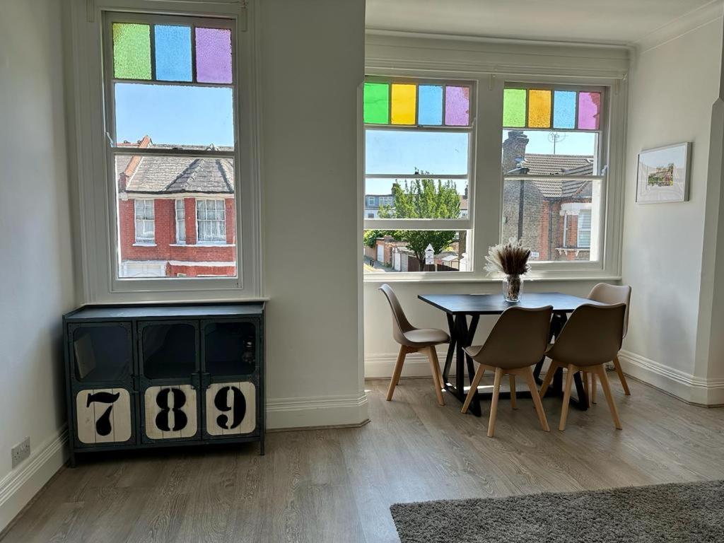 Appartement Bright And Stylish 2 Bedroom First Floor Flat *