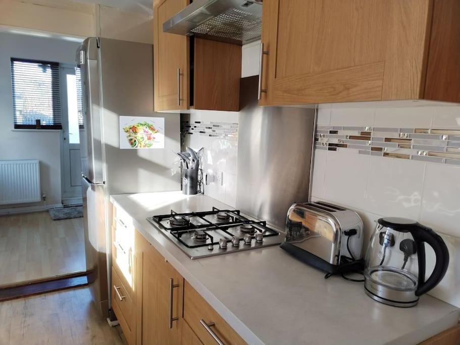 Wembley 2 Bed/2 Bath Modern Apt Apartment