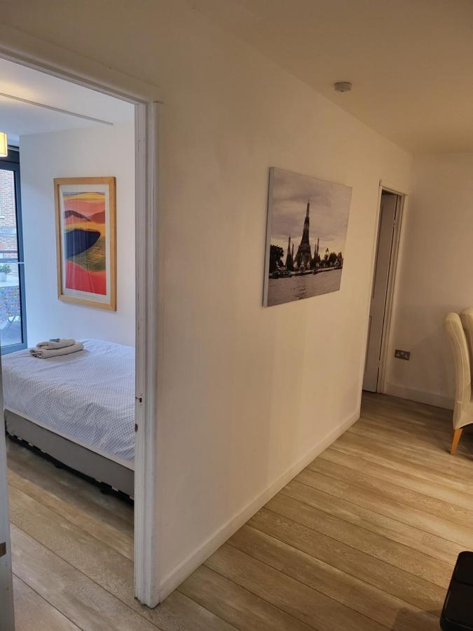 Walking To Tower Bridge Appartement Londen