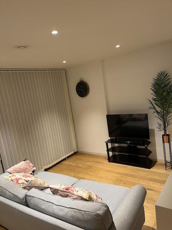 Beautiful 2 Bed Flat In Finchley Road, Camden Apartment