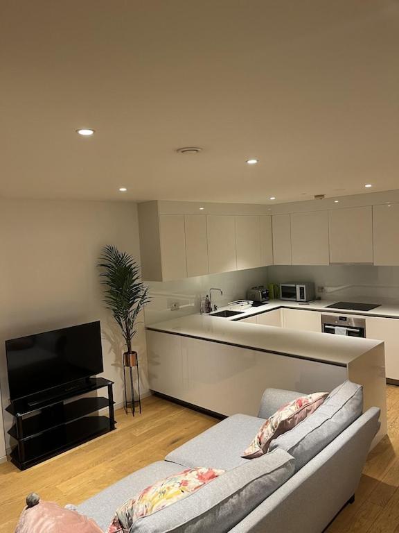 Beautiful 2 Bed Flat In Finchley Road, Camden Apartment *
