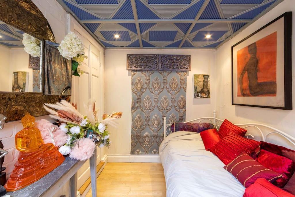 Golborne Road 3 Bedrooms Antique Rooftop Terrace Flat Apartment *