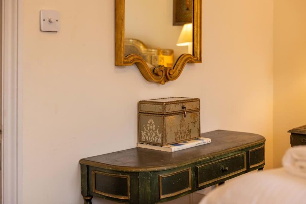 Golborne Road 3 Bedrooms Antique Rooftop Terrace Flat * London