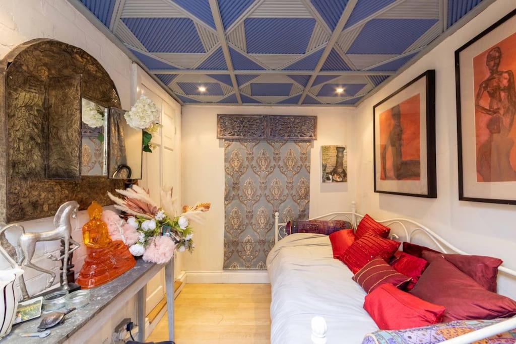 Golborne Road 3 Bedrooms Antique Rooftop Terrace Flat London
