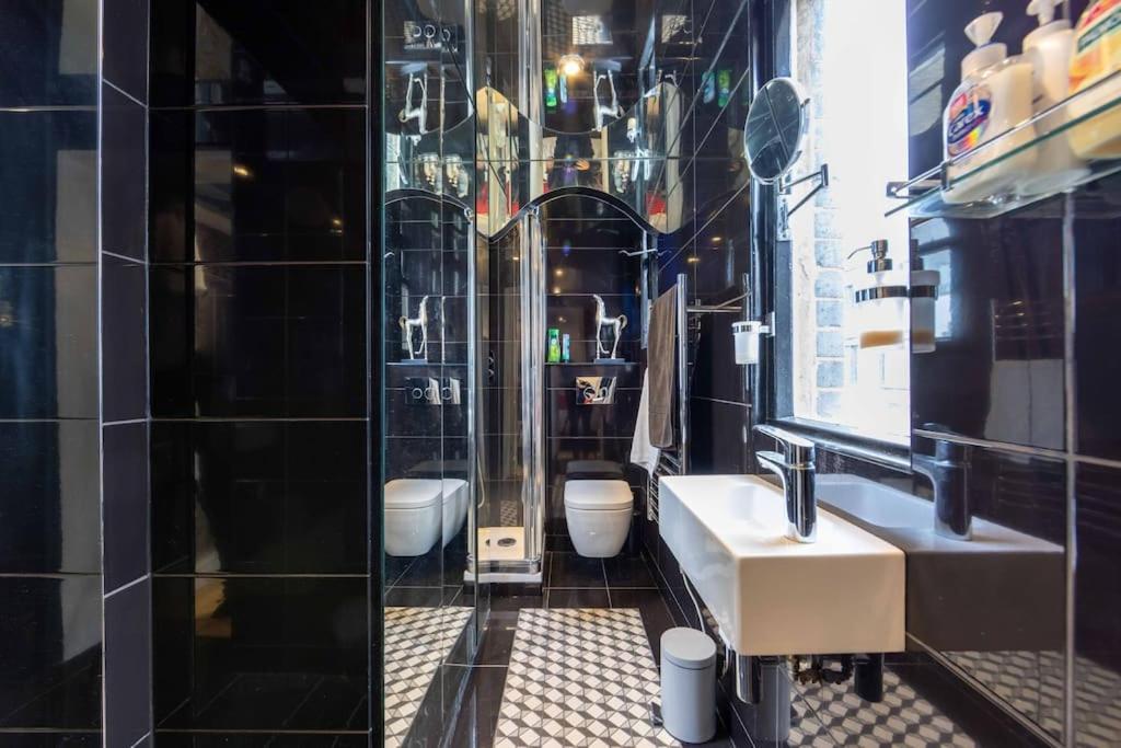 Golborne Road 3 Bedrooms Antique Rooftop Terrace Flat Apartment