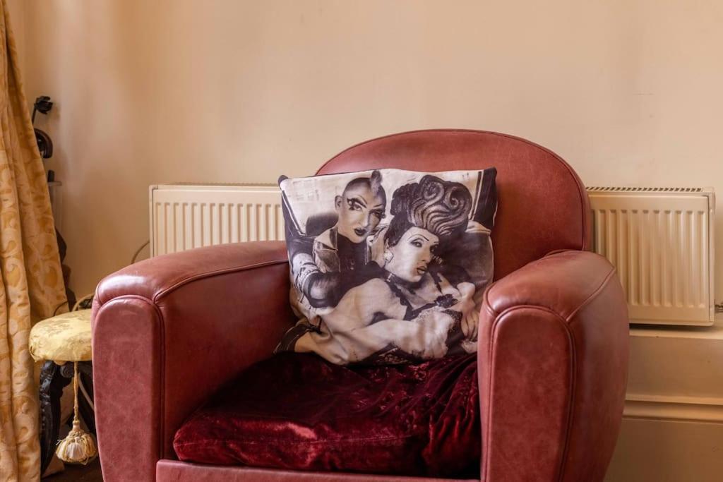 Golborne Road 3 Bedrooms Antique Rooftop Terrace Flat Apartment *