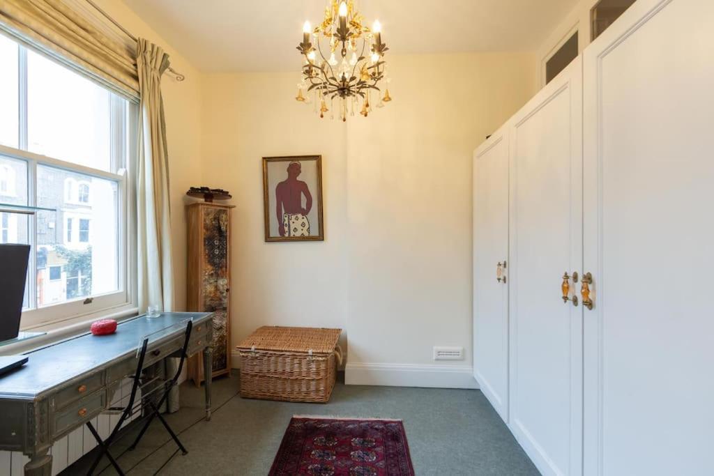 Golborne Road 3 Bedrooms Antique Rooftop Terrace Flat Apartment *