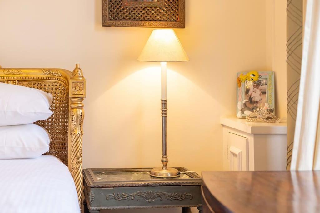 Golborne Road 3 Bedrooms Antique Rooftop Terrace Flat Apartment