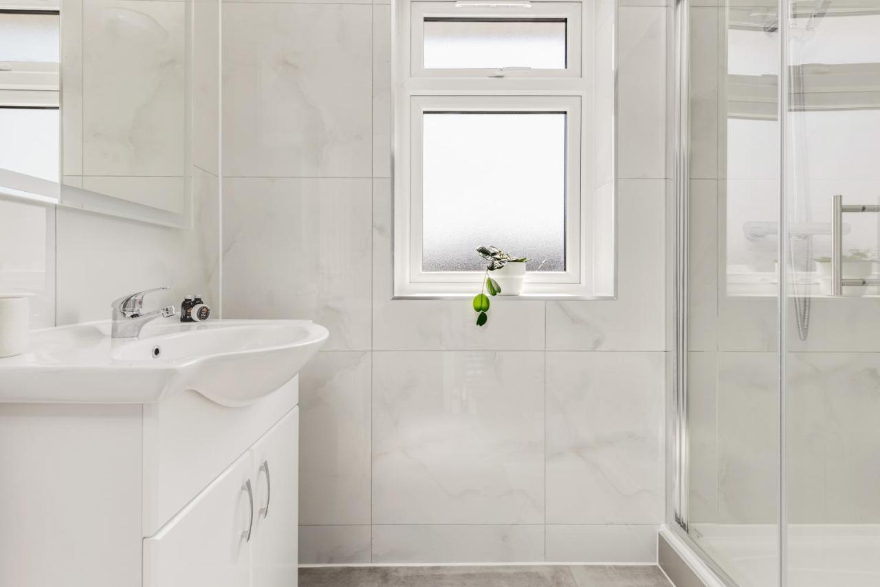 The Wembley Collection Apartment London