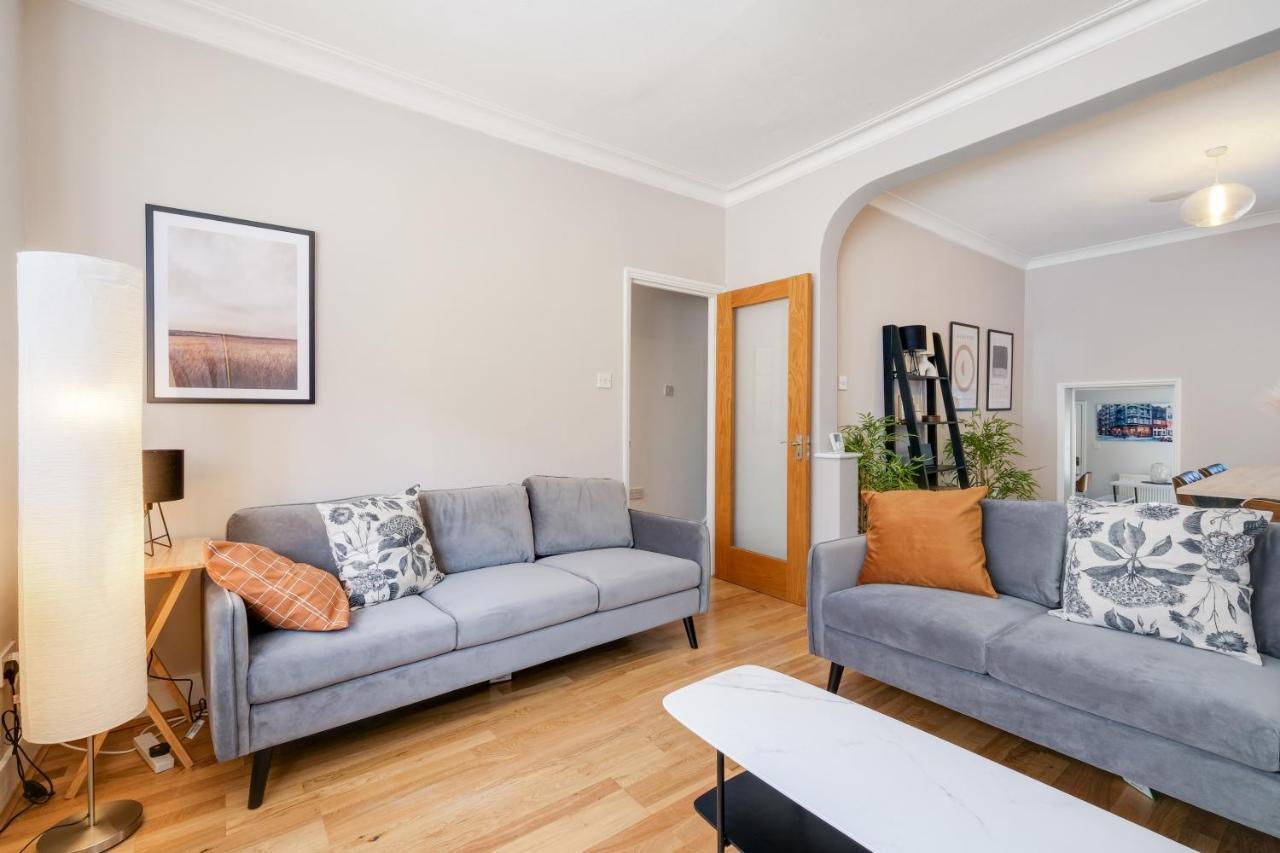 Сasa de vacaciones Luxury 3 Bedroom 2 Bathroom House, Fulham By 360stays