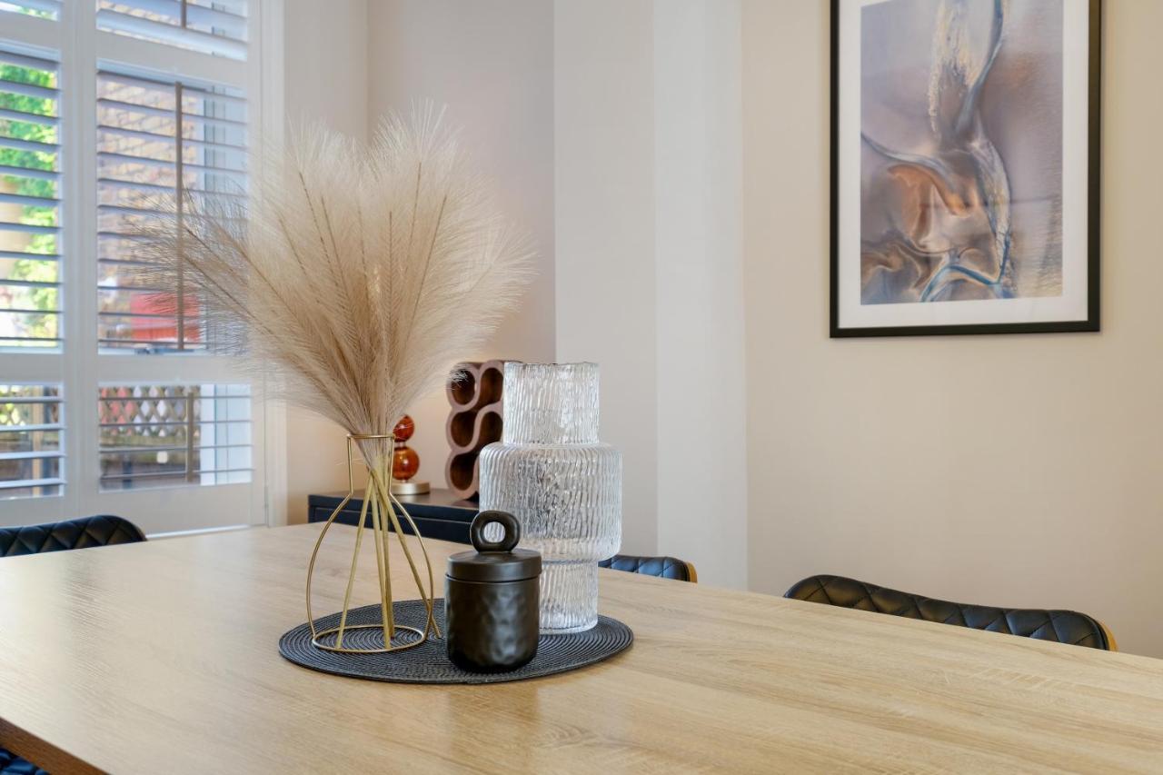 Luxury 3 Bedroom 2 Bathroom House, Fulham By 360stays *