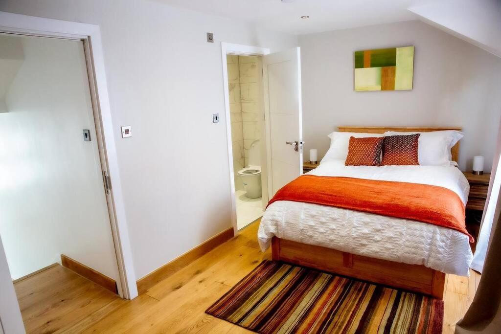Apartment Airy, 3 Bedrooms, Ensuite , Flat London