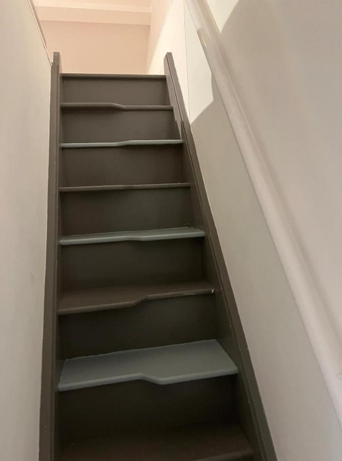 Beautiful 1 Bedroom Penthouse Flat Appartement *