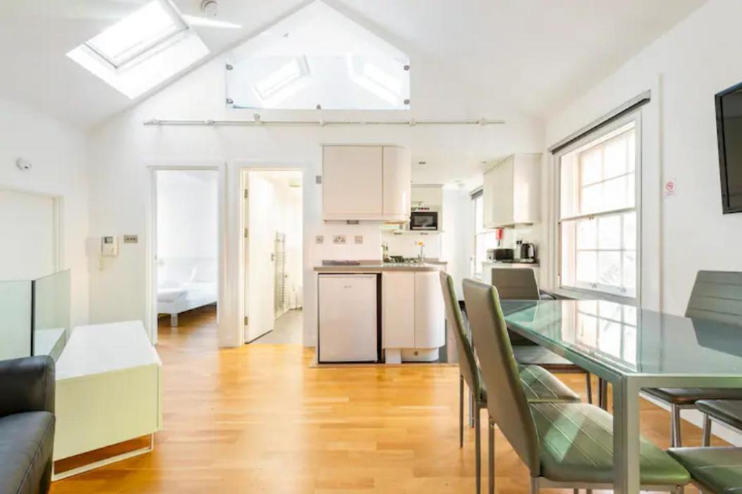 Appartement Beautiful 1 Bedroom Penthouse Flat Londen