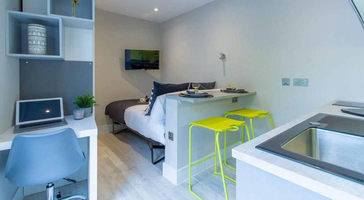 Stunning Modern At Seven Sisters Located In Apartment *