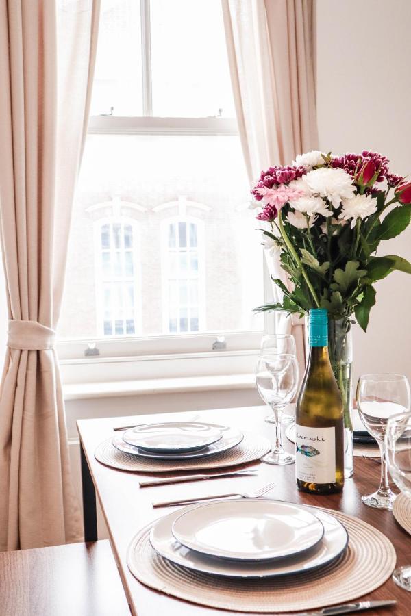 Modern & Spacious 1 Bedroom Clapham Junction Flat London