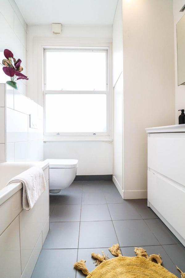 Apartment Modern & Spacious 1 Bedroom Clapham Junction Flat *
