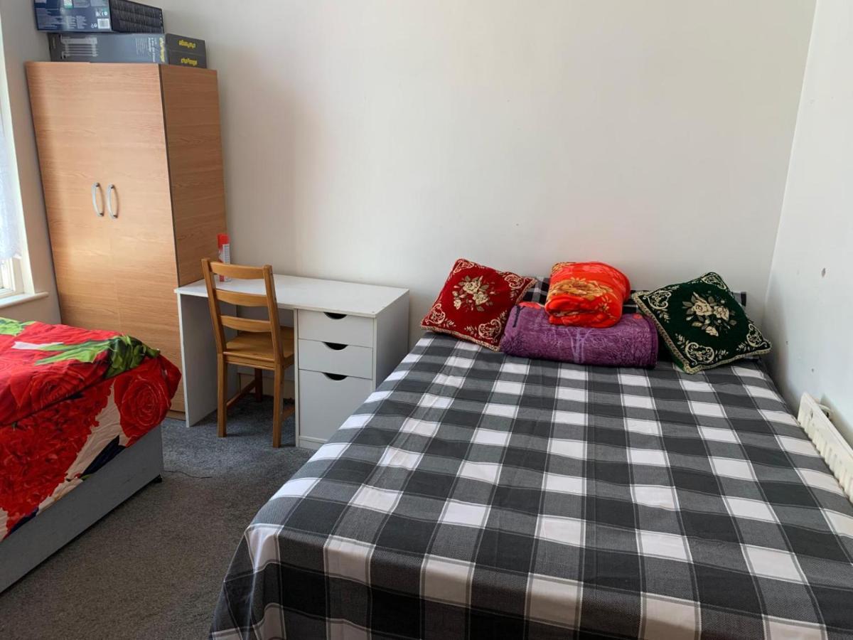 Double Bedroom Near The St Street Rail Station Gasthuis Londen