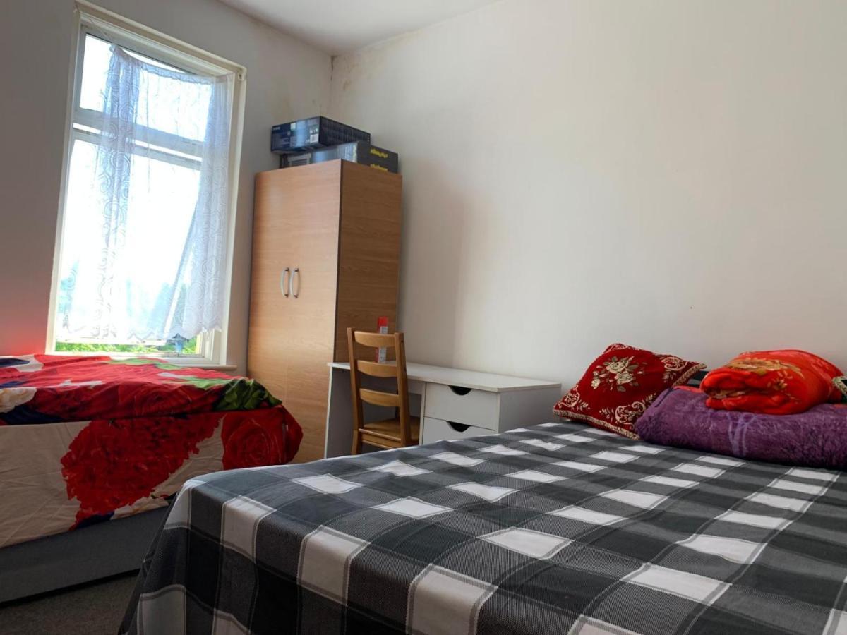 Gasthuis Double Bedroom Near The St Street Rail Station Londen