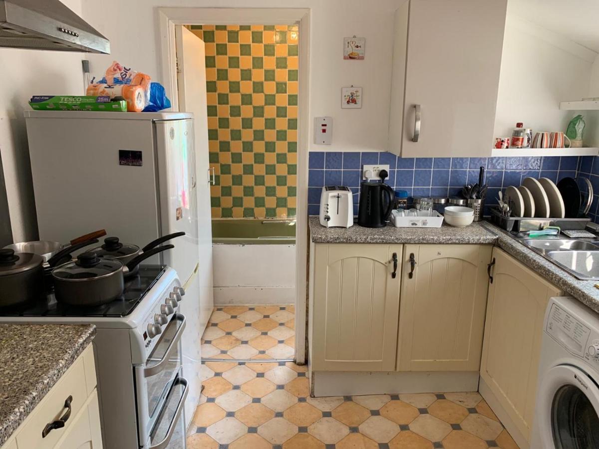 Gasthuis Double Bedroom Near The St Street Rail Station Londen