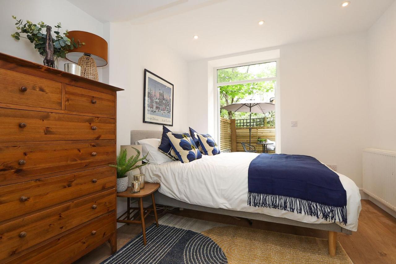 The Secret, 1 Bed Flat With Patio - Zone 2 * Londen