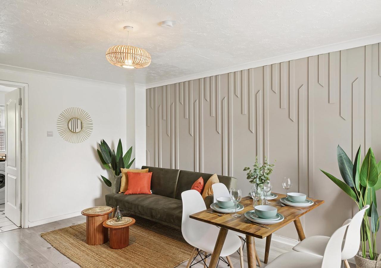East House Near Tube With Parking Ferienhaus London