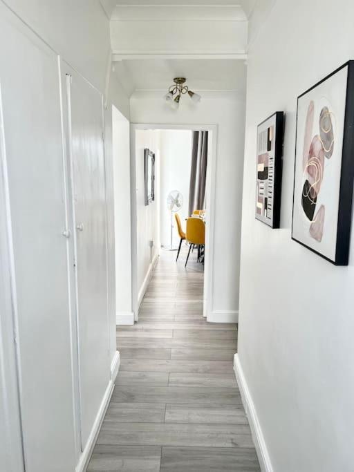 Lovely 3 Bedrooms Flat * Londen