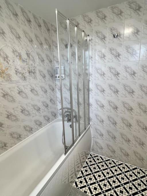 Appartement Lovely 3 Bedrooms Flat Londen