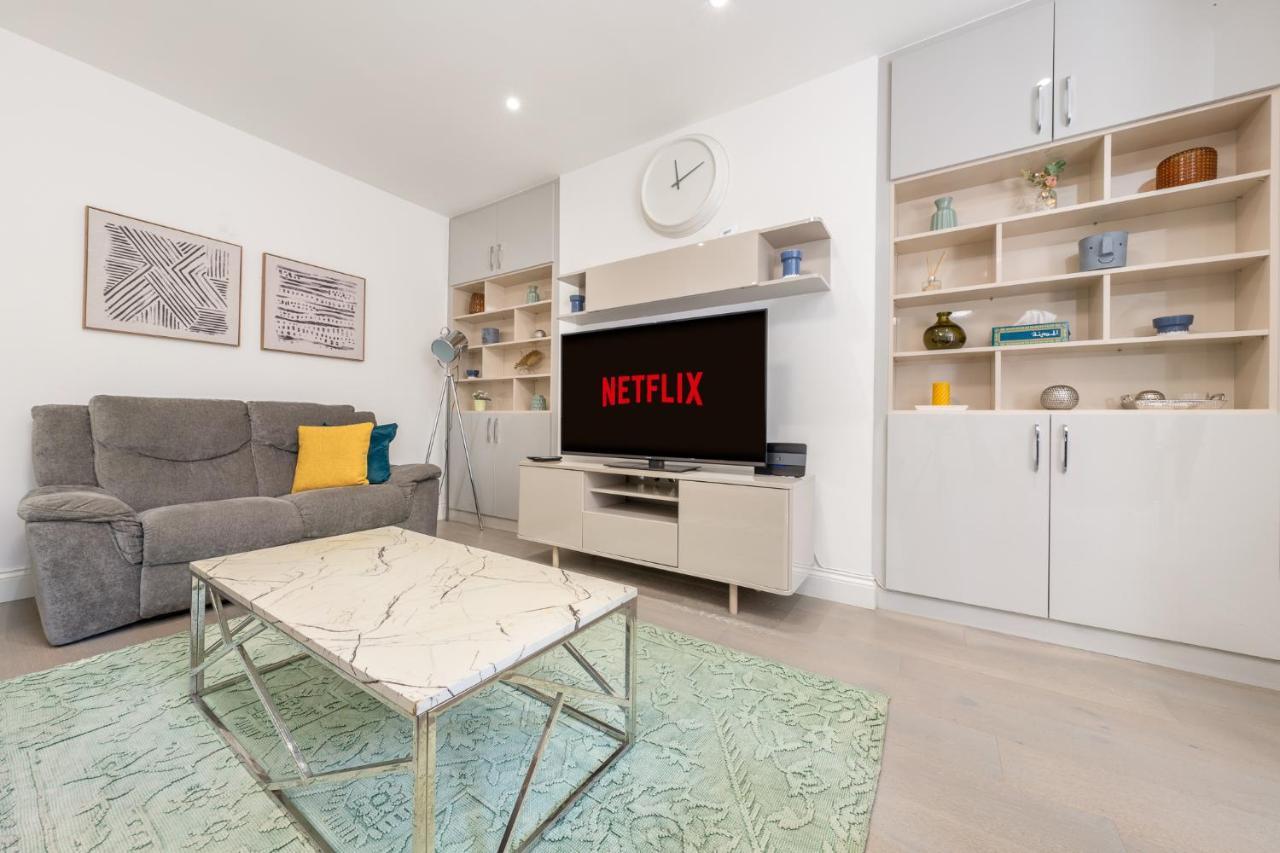 Appartement Modern 3 And 2 Bedroom Flat In Central With Installed Ac Londen