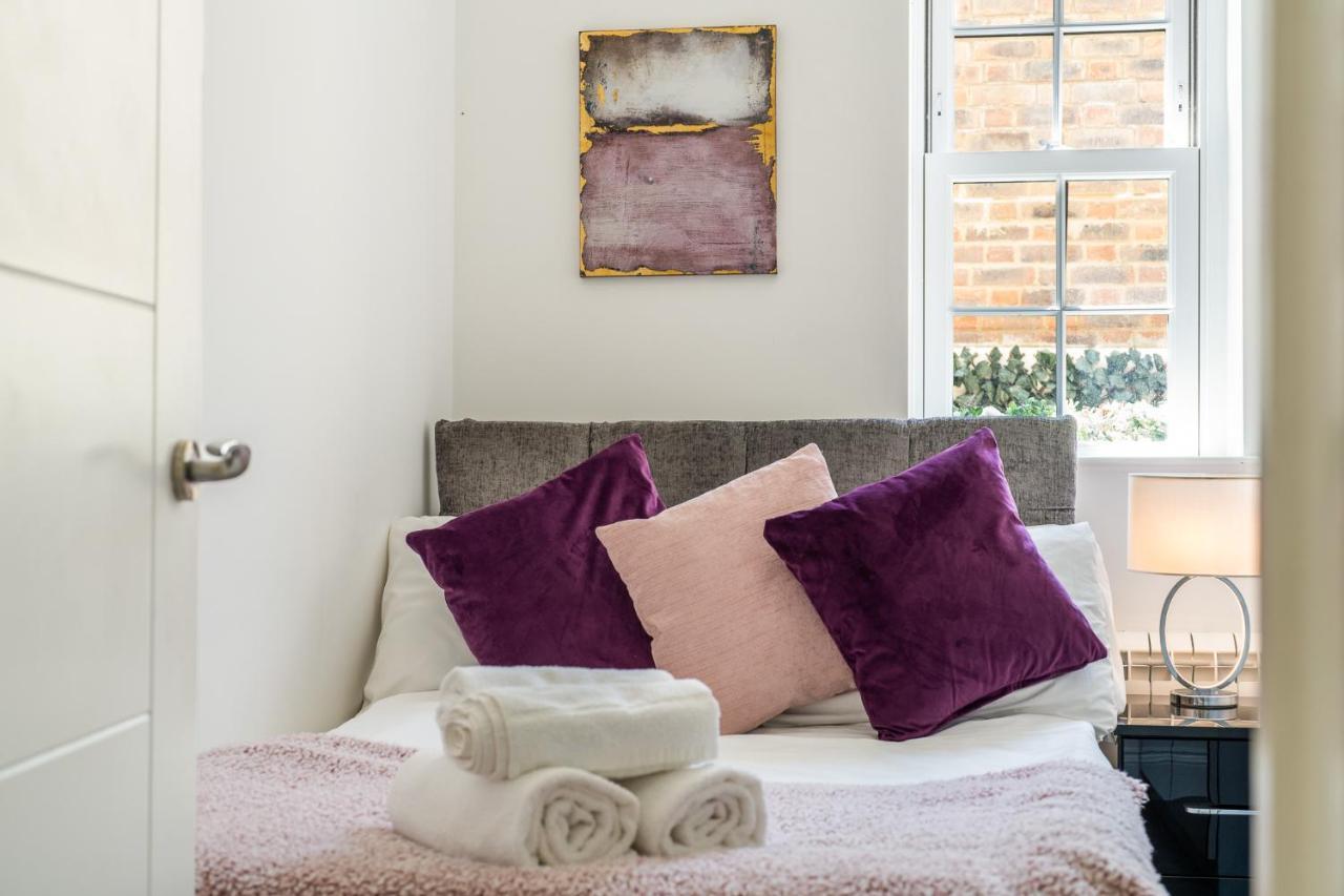 Modern 3 And 2 Bedroom Flat In Central With Installed Ac Londen