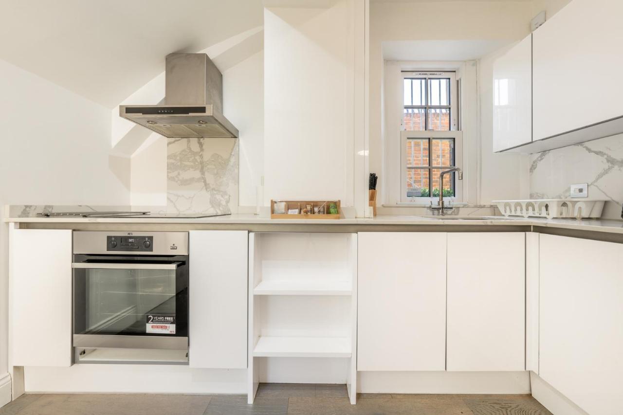 Modern 3 And 2 Bedroom Flat In Central With Installed Ac *