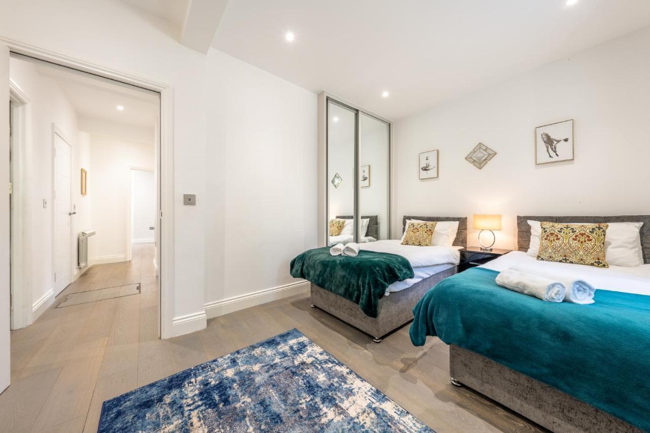 Modern 3 And 2 Bedroom Flat In Central With Installed Ac Appartement Londen