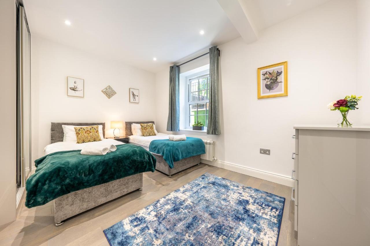 Appartement Modern 3 And 2 Bedroom Flat In Central With Installed Ac Londen
