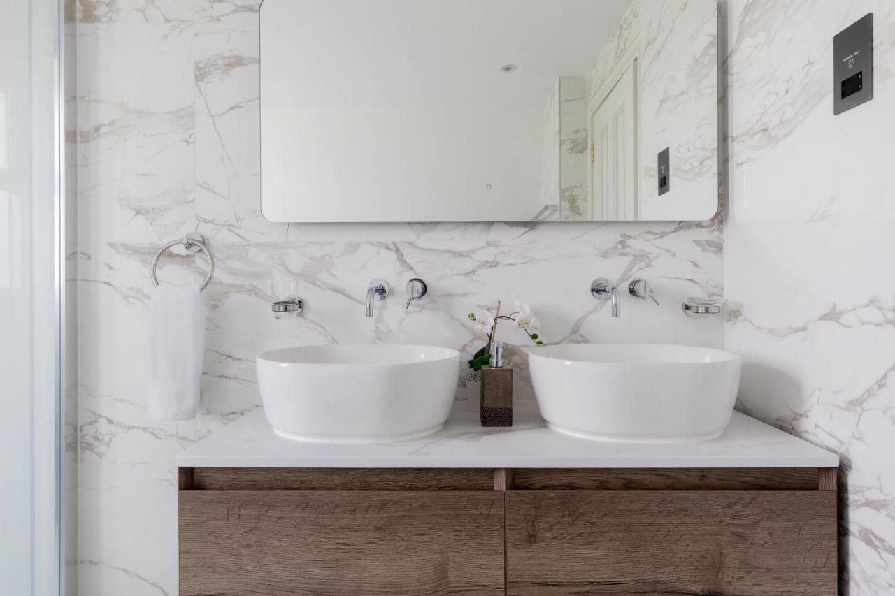 Central, Stylish And Spacious 4 Bedroom House 2,5 Bathrooms In Shepherd's Bush Appartement Londen