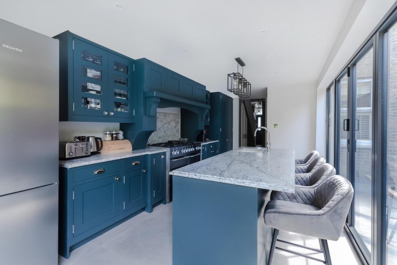 Central, Stylish And Spacious 4 Bedroom House 2,5 Bathrooms In Shepherd's Bush Londen