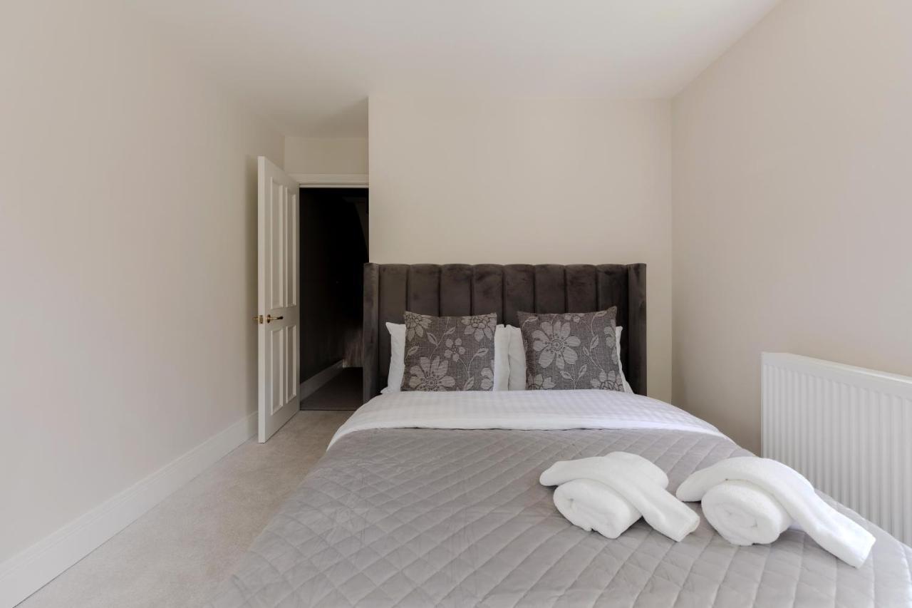 Central, Stylish And Spacious 4 Bedroom House 2,5 Bathrooms In Shepherd's Bush Londen